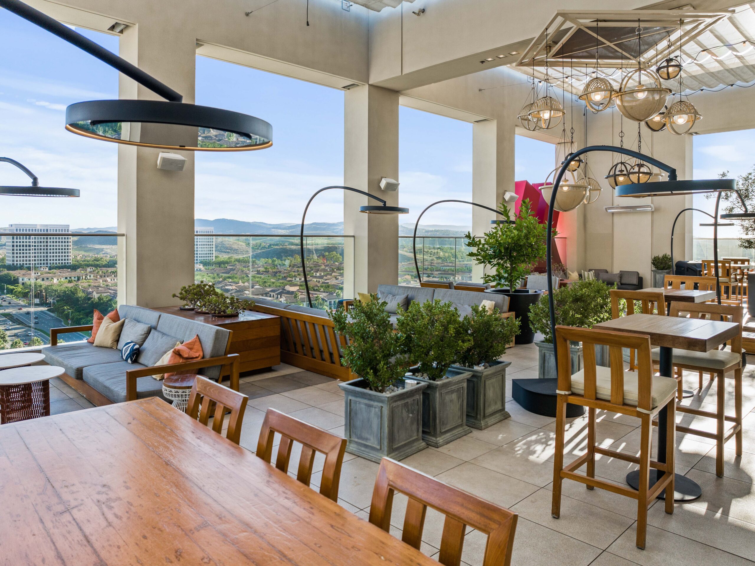 Enhancing Rooftop Bar Designs with CuttingEdge Outdoor Heating